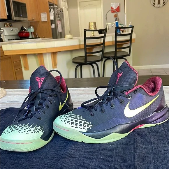 Nike Zoom Kobe Venomenon 4 Glow In The Dark Men's Size 13 US 635578-003 - Picture 1 of 8